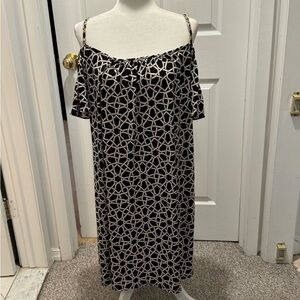 Chic Strapless Black and White Geometric Dress